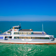 Füred katamarán a Balatonon oldalnézetből