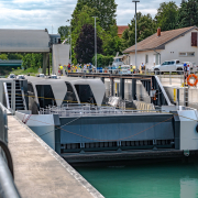 Új hajók zsilipezése