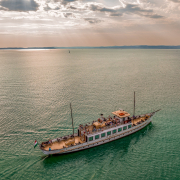 Kelén sétahajó a Balatonon