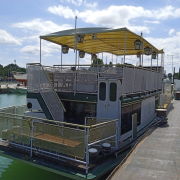 Balaton kishajó pihen a vizen