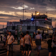 Balatonlelle hajóállomás bulihajó