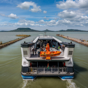 Fonyód hajóállomás Tomaj katamarán