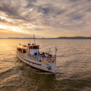 Tünde nosztalgiahajó naplementében