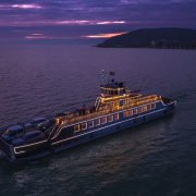 Fénykomp a Balatonon