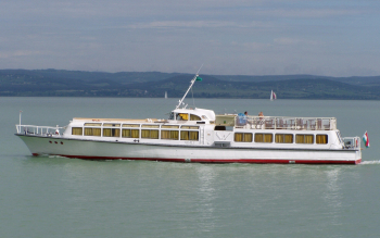 Akali ms. hajó a Balatonon