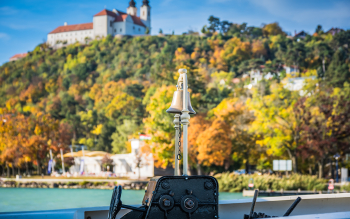 Őszi kép - Hajóharang és a Tihanyi apátság