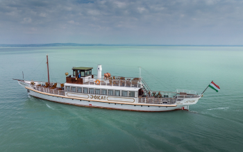 Jókai sétahajó a Balatonon