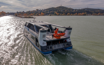 Tomaj katamarán Fonyód felé